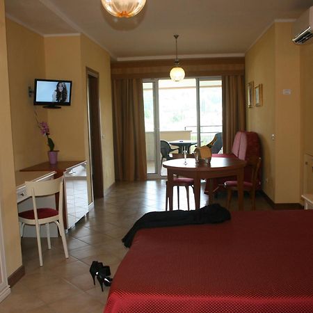 Residence Miralago Rooms & Apartments Manerba del Garda Zewnętrze zdjęcie