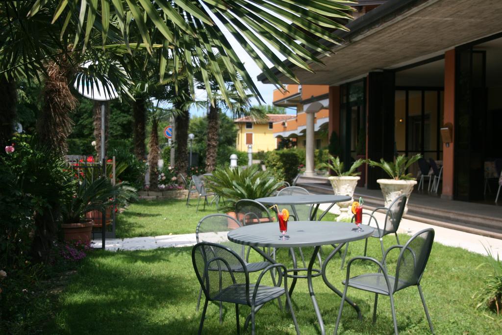 Residence Miralago Rooms & Apartments Manerba del Garda Zewnętrze zdjęcie